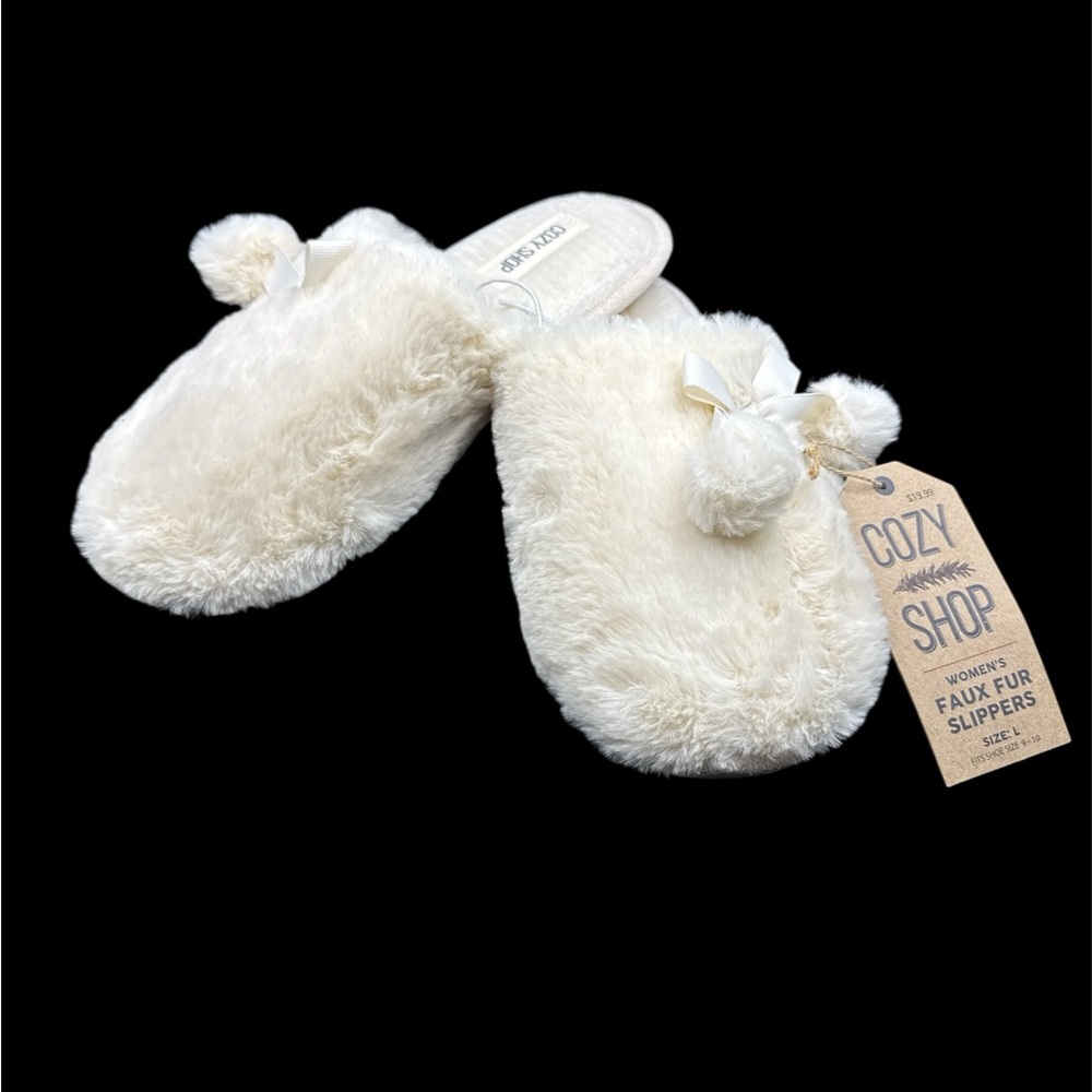 BNWT Cozy Shop Women’s Faux Fur Slippers Ivory Cream size Large 9-10